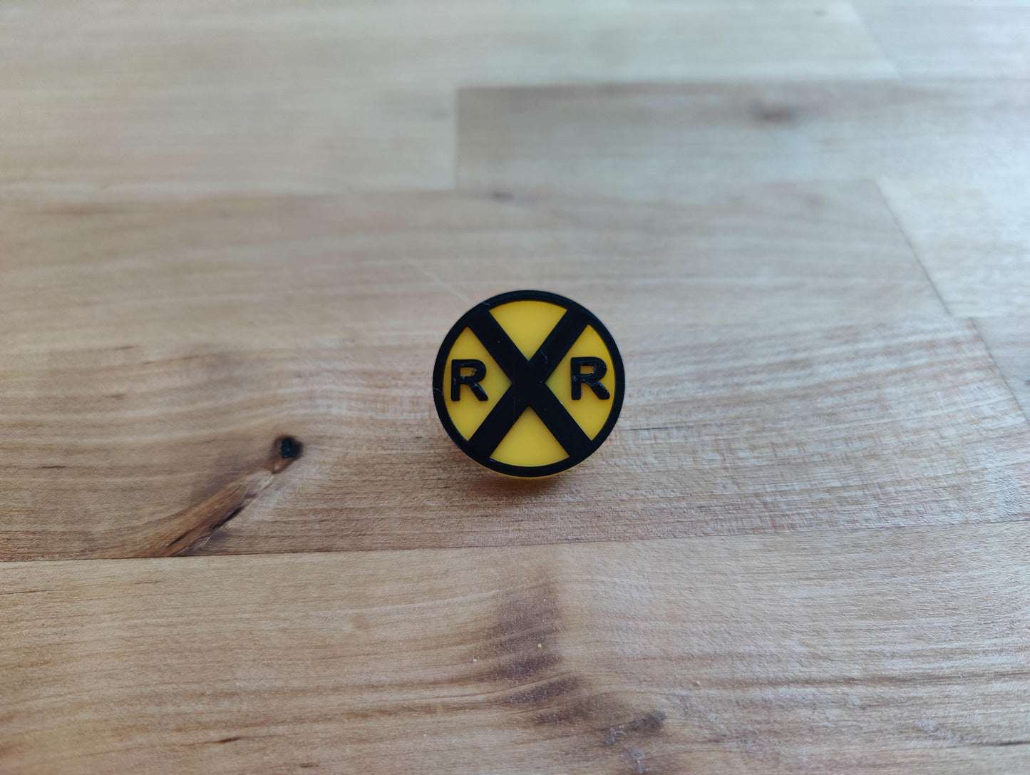 R&R Railroad Crossing - Traffic Sign Pin